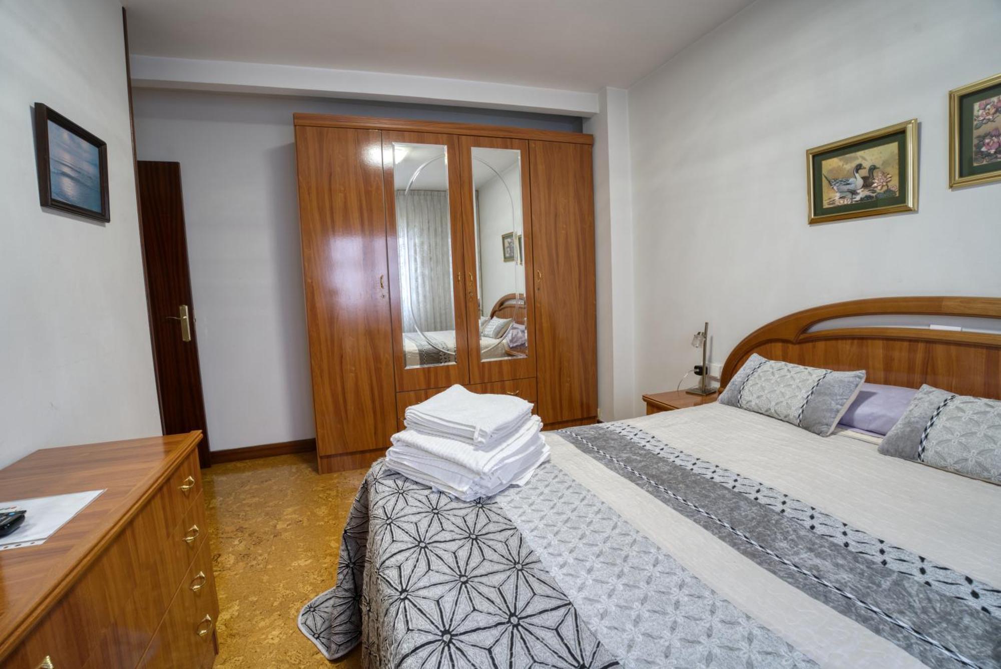 Muy Amplio, Con Wifi Y A 12 Minutos Del Centro Appartement Gijón