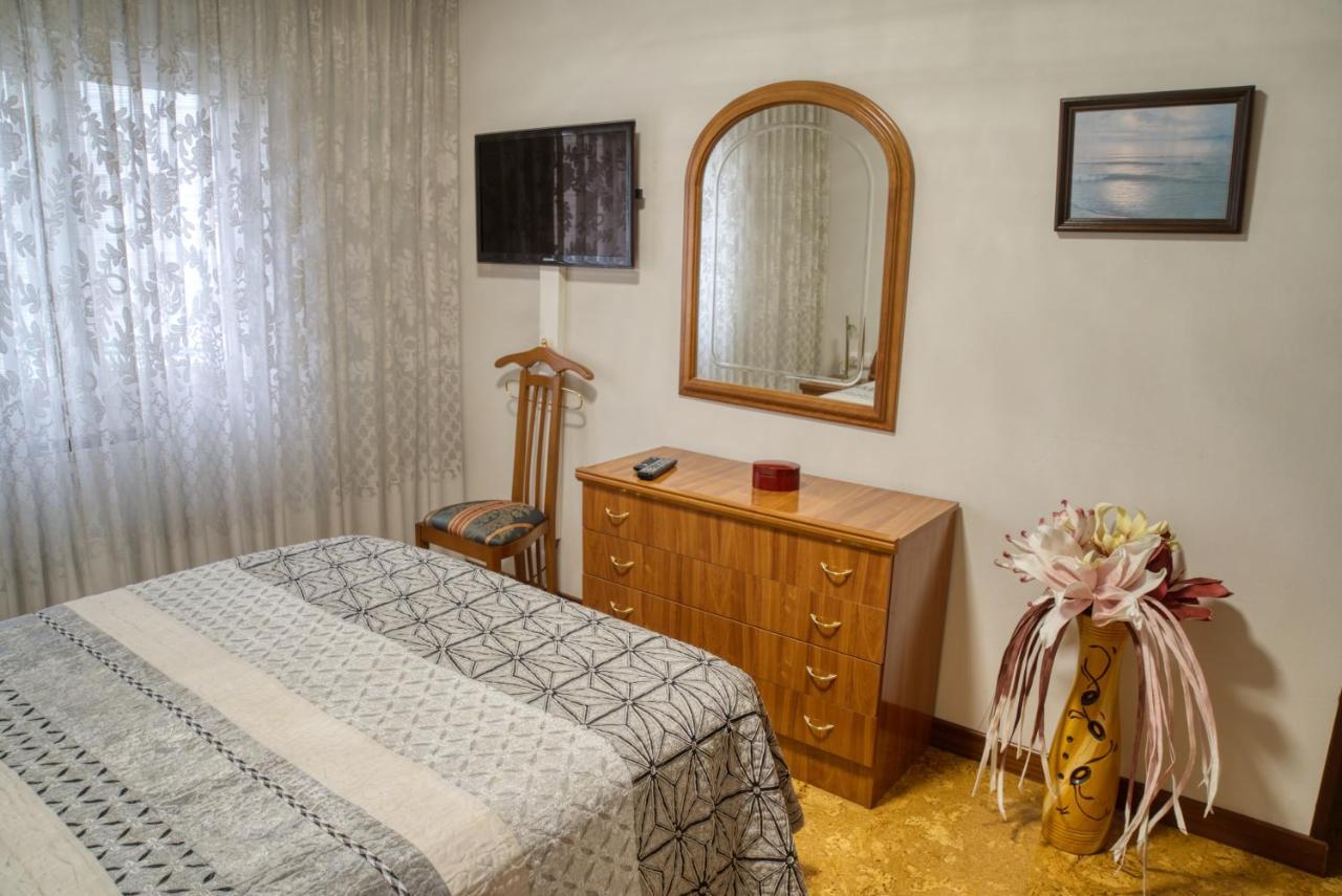 Apartamento Muy Amplio, Con Wifi Y A 12 Minutos Del Centro Gijón