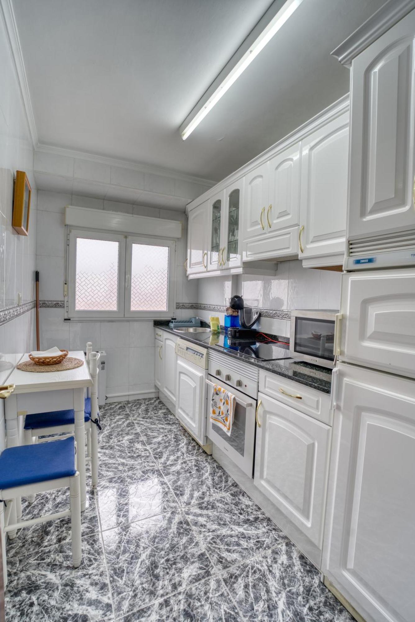 Muy Amplio, Con Wifi Y A 12 Minutos Del Centro Apartamento *